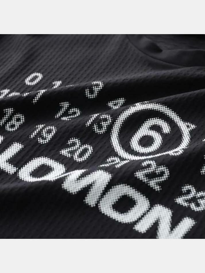 [메종 마르지엘라] 25SS 여성 X SALOMON 그래픽 크루넥 티셔츠 블랙 S52GC0345 M20101 900