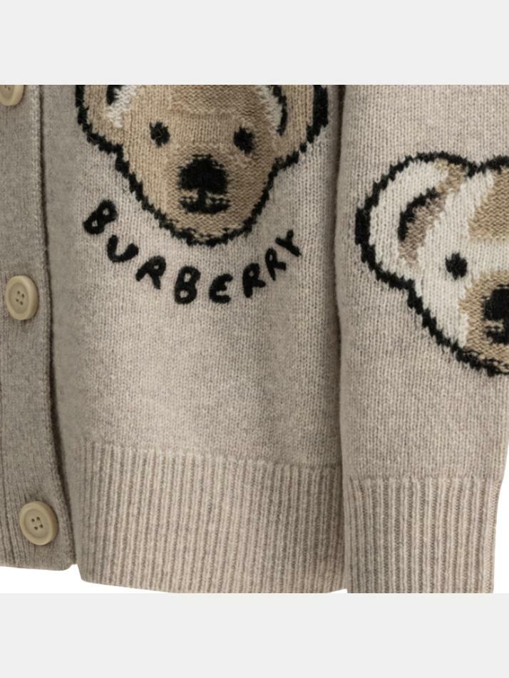 [버버리] 25FW 키즈 베어 패턴 울 가디건 아이보리 8109387