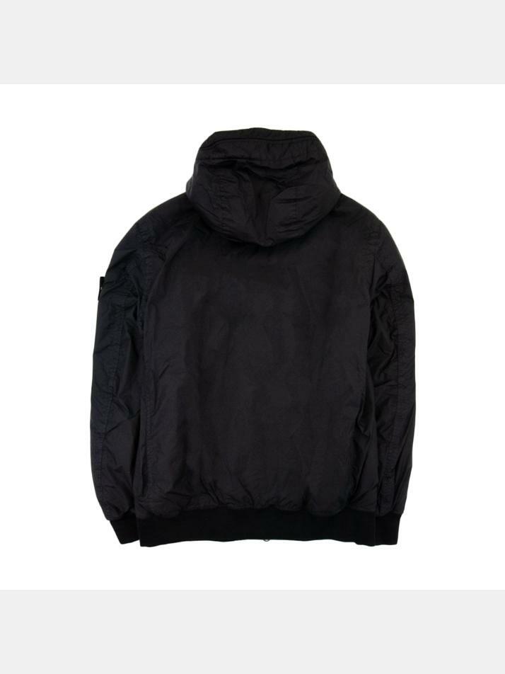 [스톤 아일랜드] 25FW 가먼트다이 크링클 랩스 프리마로프트 후드자켓 블랙 K2S15 4100013 S0A23 V0029