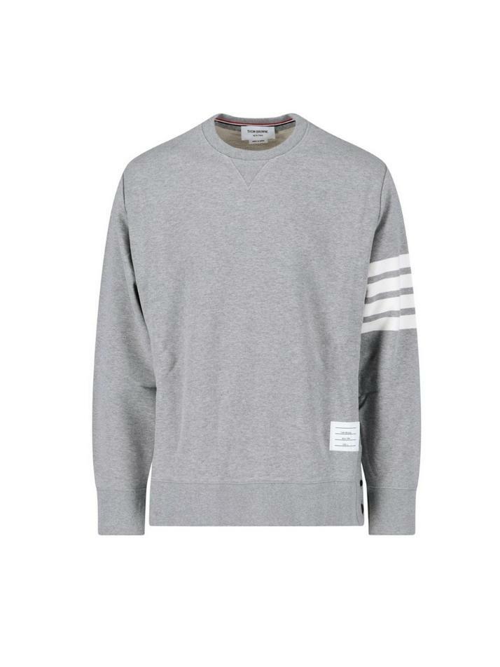 [톰브라운] 25FW 사선 완장 클래식 맨투맨 그레이 MJT021H 00535 068