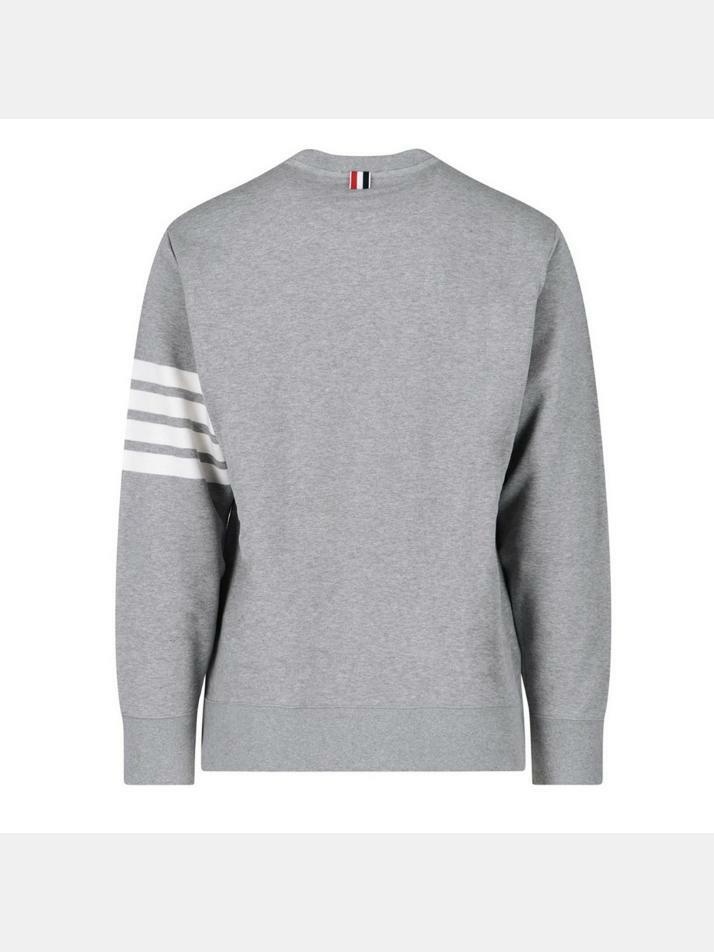 [톰브라운] 25FW 사선 완장 클래식 맨투맨 그레이 MJT021H 00535 068