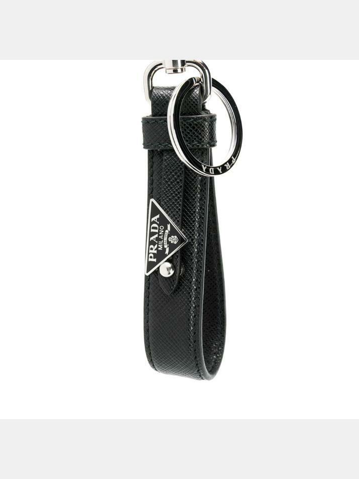 [프라다] 25FW 사피아노 삼각 메탈 로고 스트랩 키링 2PP68T 053 F0002