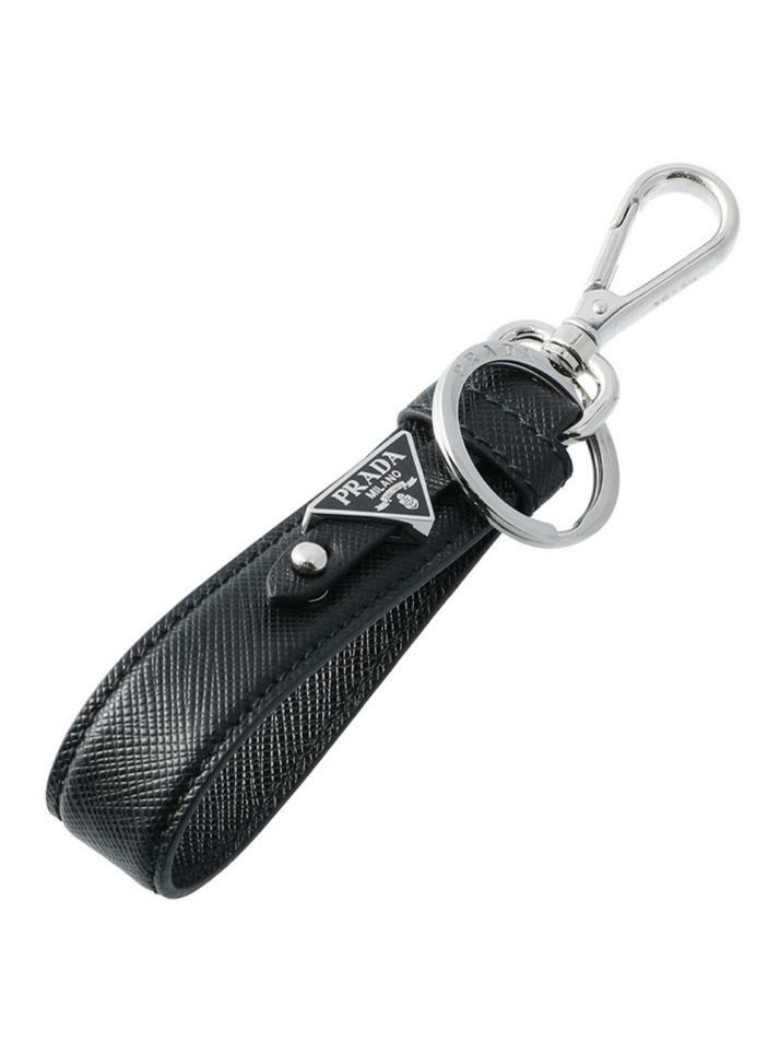 [프라다] 25FW 사피아노 삼각 메탈 로고 스트랩 키링 2PP68T 053 F0002