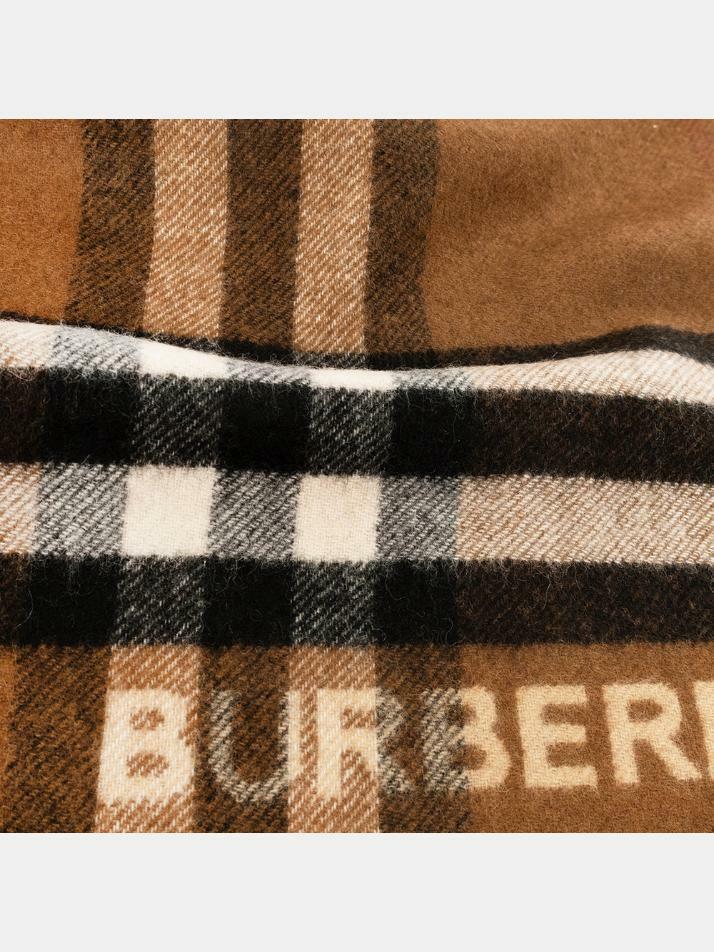 [버버리] 25FW 자이언트 체크 머플러 아크베이지/다크버치브라운 8045329