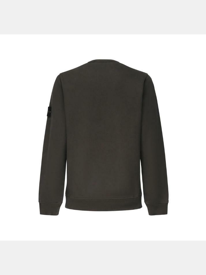 [스톤 아일랜드] 25FW 와펜 패치 기모 맨투맨 리드그레이 K2S15 6100028 S0A20 V0062