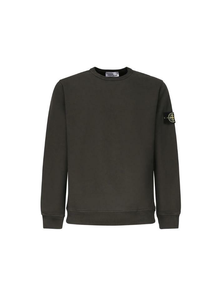 [스톤 아일랜드] 25FW 와펜 패치 기모 맨투맨 리드그레이 K2S15 6100028 S0A20 V0062