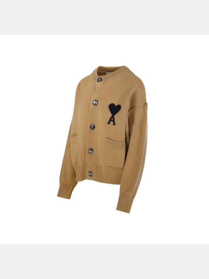 [아미] 25FW 여성 하트 로고 울 가디건 카멜 UKC368 018 288