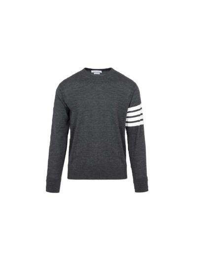 [톰브라운] 26SS 사선완장 클래식 크루넥 풀오버 니트 다크그레이 MKA002A Y1014 022