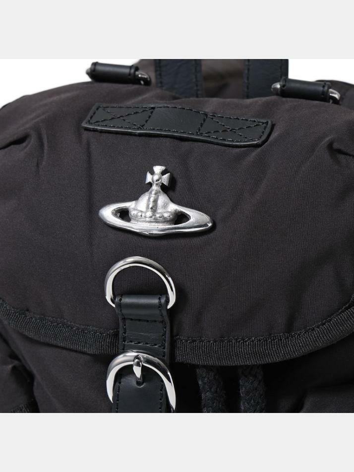 [비비안웨스트우드] 26SS ORB 은장 로고 하이랜드 스몰 백팩 블랙 4A03000AU W019E N403