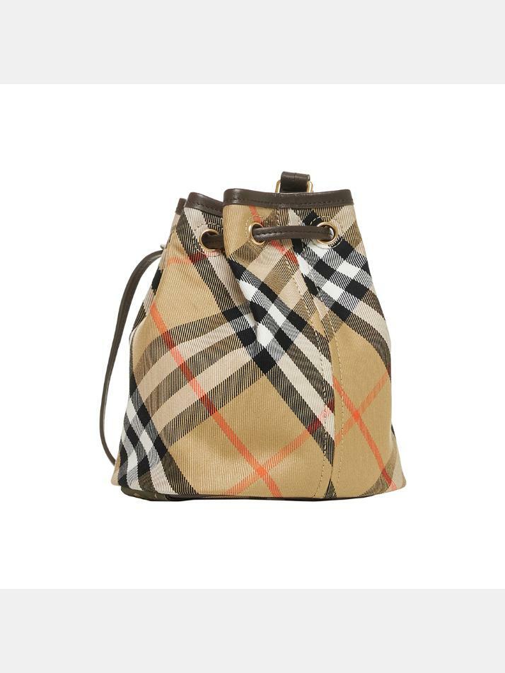 [버버리] 26SS 에센셜 드로스트링 파우치 버킷백 샌드 8093916