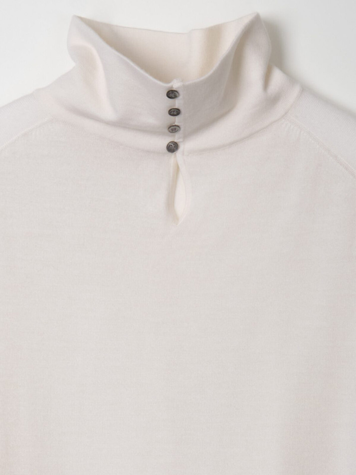 merino wool 70% silk 30% | back button knit top - White