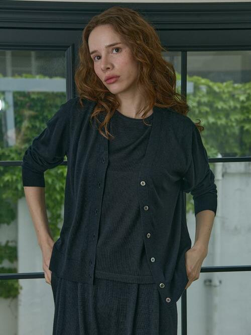 silk 30% merino wool 70% | V-neck knit cardigan - Navy
