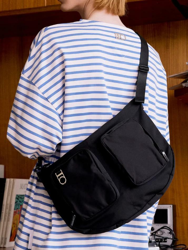 Double Pocket Half-Moon Crossbag (BLACK)