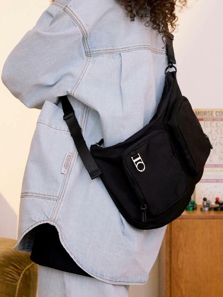 Double Pocket Half-Moon Crossbag (BLACK)