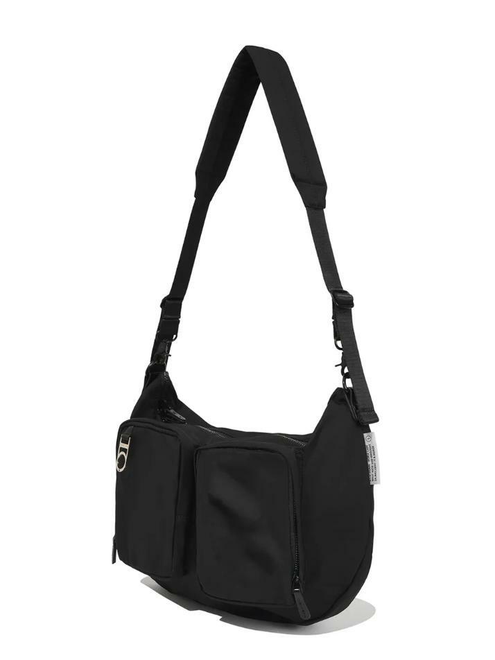 Double Pocket Half-Moon Crossbag (BLACK)