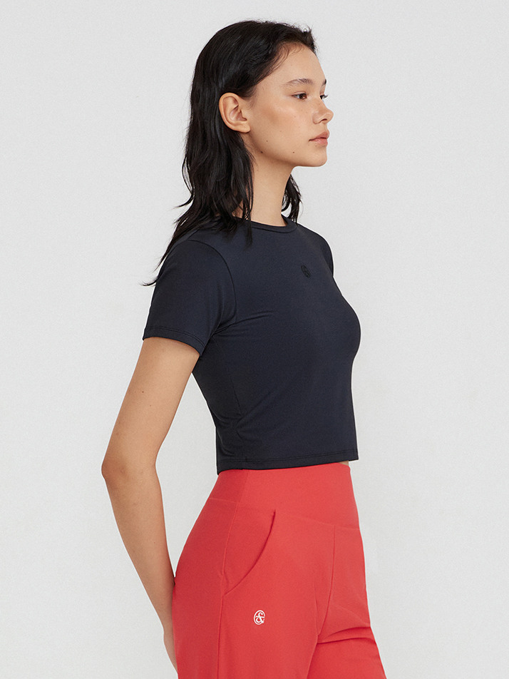 티나 올데이 슬림핏 크롭탑