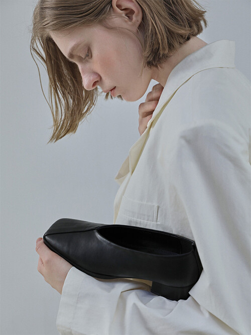 SODE V-cut Heeled Loafers (2color)