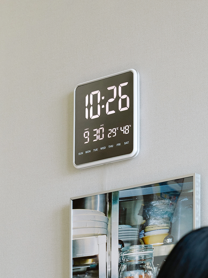 실루엣 스퀘어 디지털 캘린더 벽탁상겸용 LED시계 23cm OT925