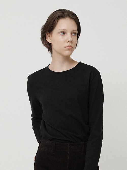 WOMAN ESSENTIAL LOGO TEE BLACK