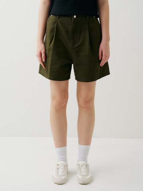 WIDE TWO-TUCK HALF-PANTS KHAKI