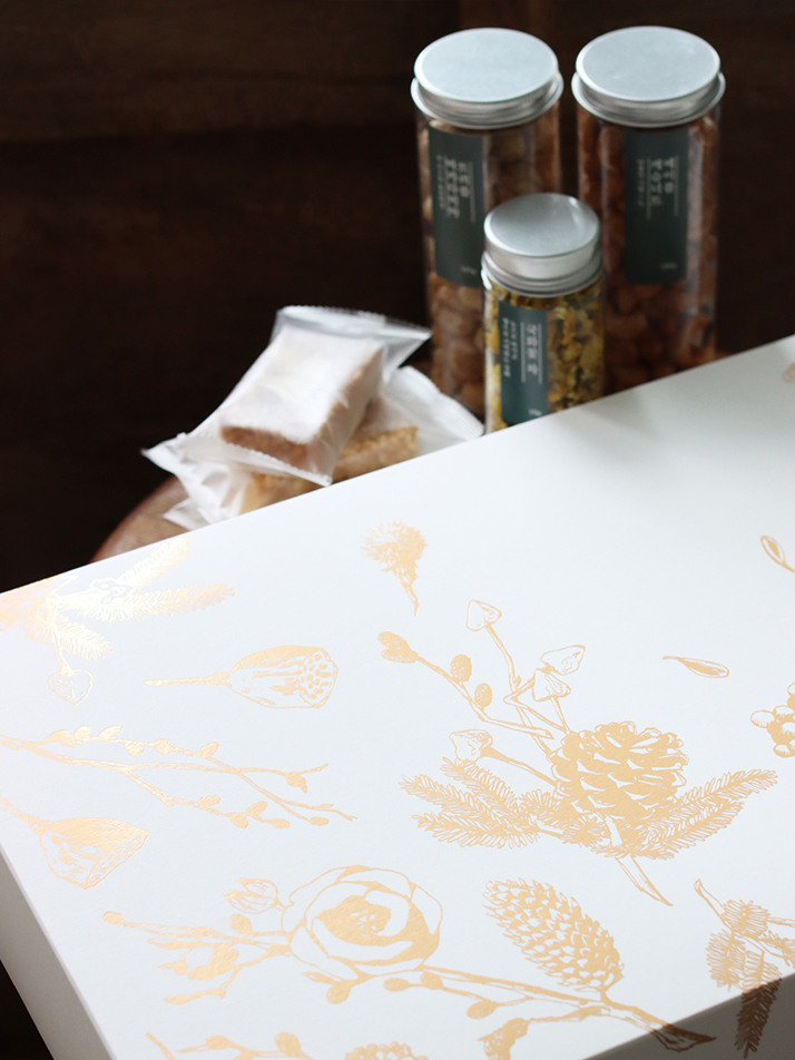 마음을 더하다 726g 4가지맛 수제강정 24개입 견과류 2개입 국화꽃차 1개입 /쇼핑백