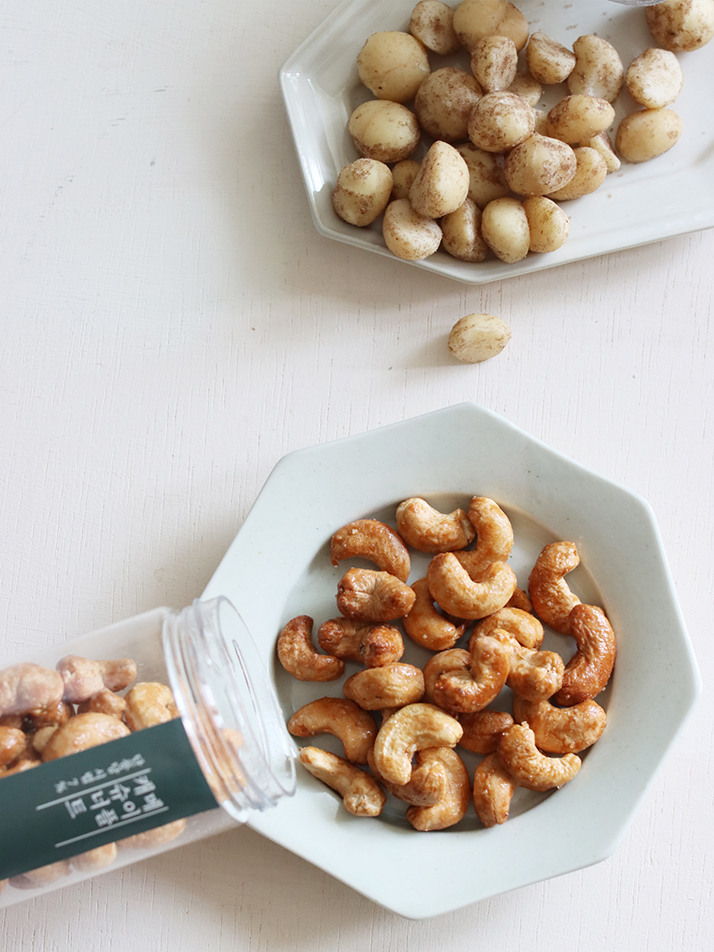 마음을 더하다 726g 4가지맛 수제강정 24개입 견과류 2개입 국화꽃차 1개입 /쇼핑백