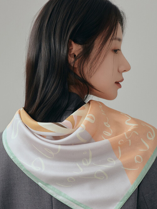 스퀘어_모닝 라이트 실키 스카프