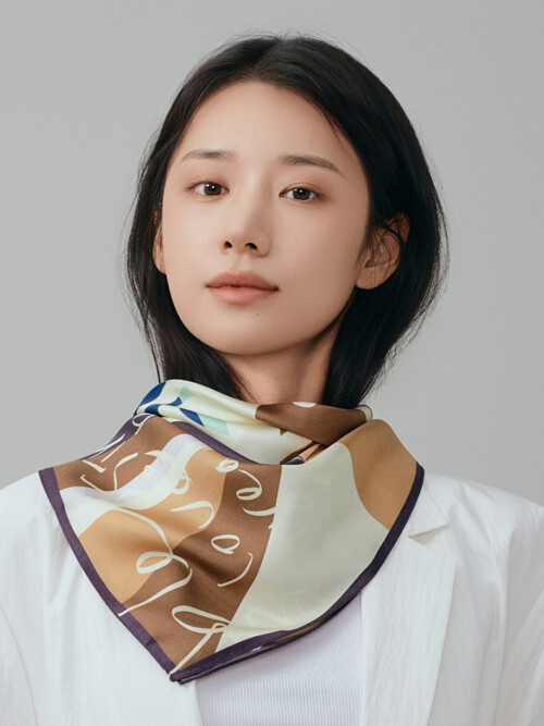 스퀘어_이브닝 라이트 실키 스카프