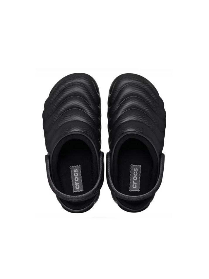 [크록스 정품] 클래식 라인드 오버퍼프 클로그 공용 털샌들 210059-001