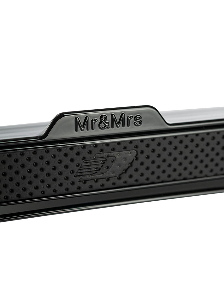 미스터앤미세스 차량용방향제 에보 퍼포레이티드레더 글로시블랙