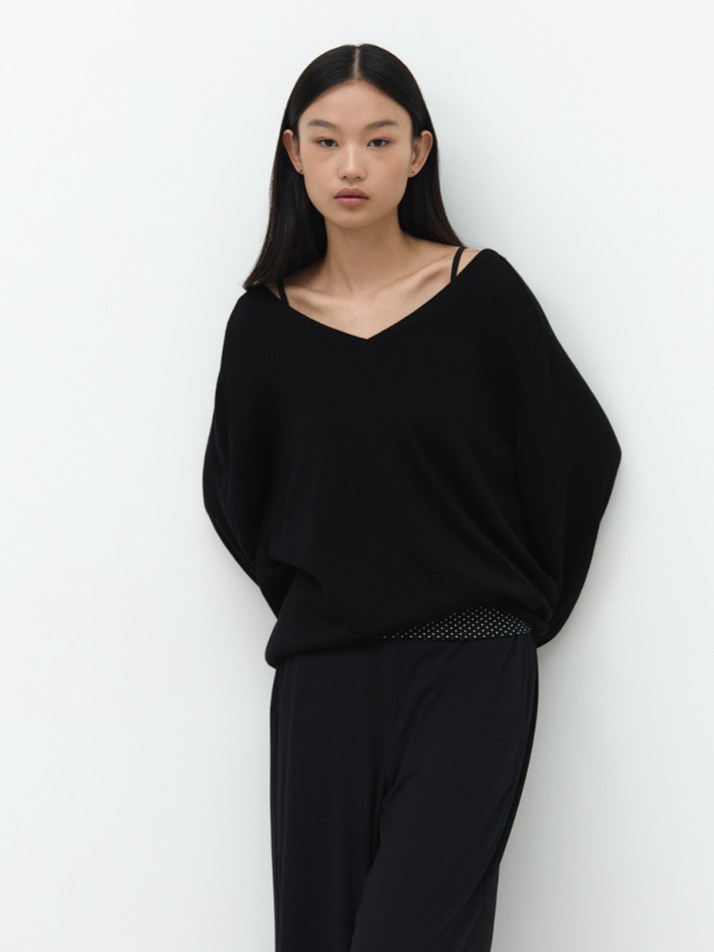 GBH APPAREL LOOSE V-NECK KNIT / BLACK