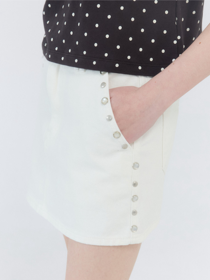 STUD POINT MINI SKIRT / WHITE