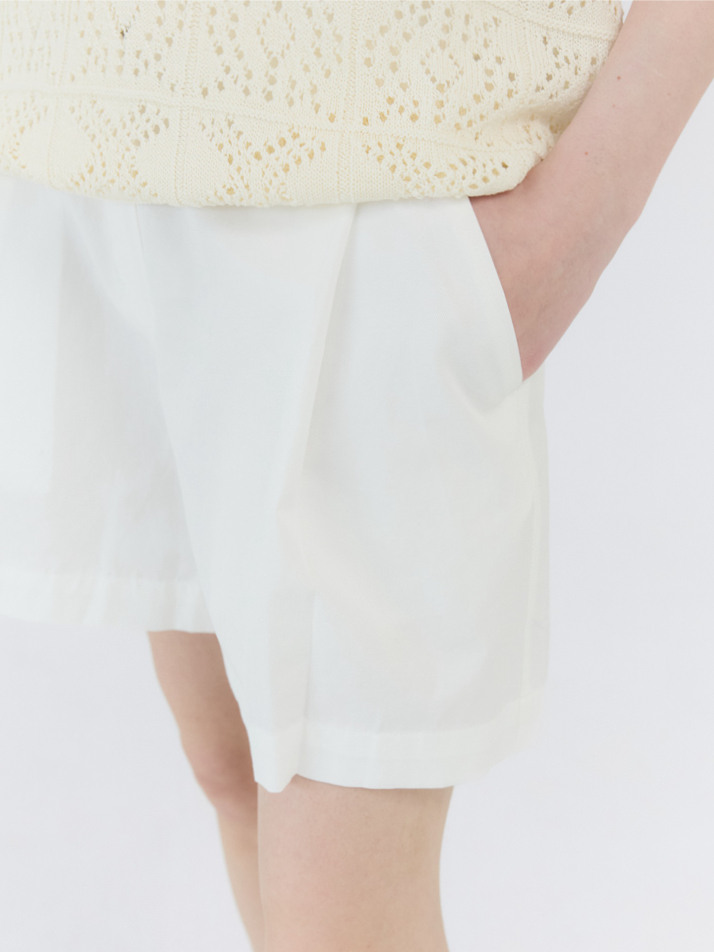 BERMUDA SHORTS / WHITE