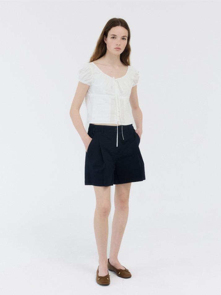 PINTUCK DETAIL CAB SLEEVE TOP / WHITE