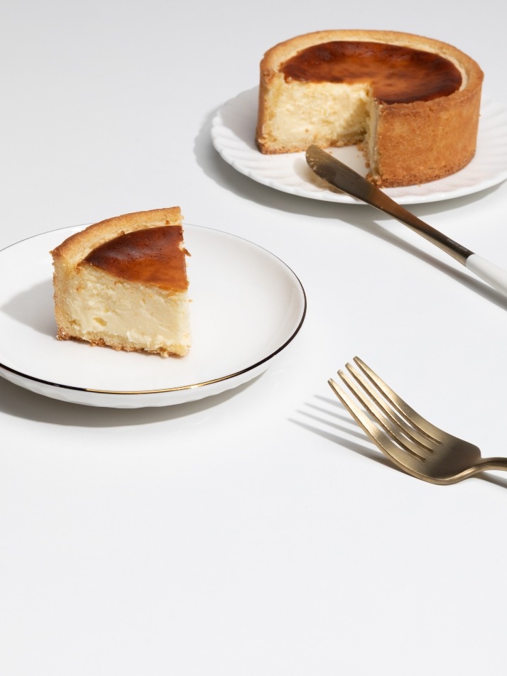 고소한 크림치즈와 풍미 깊은 파마산 치즈로 만든 치즈푸울 치즈케이크 240g