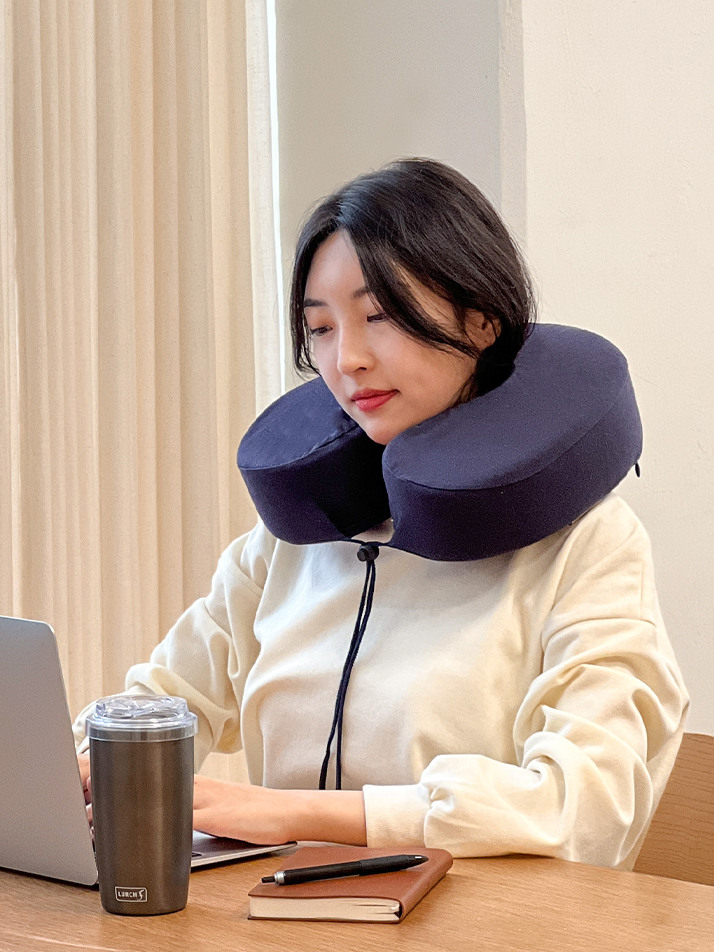 장거리 피로 없는 메모리폼 러브목베개