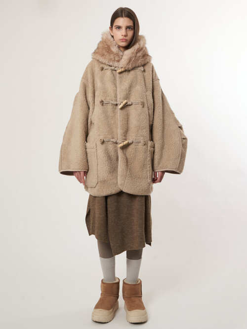 AW52OT02_페이크 라쿤 후드 아우터_베이지