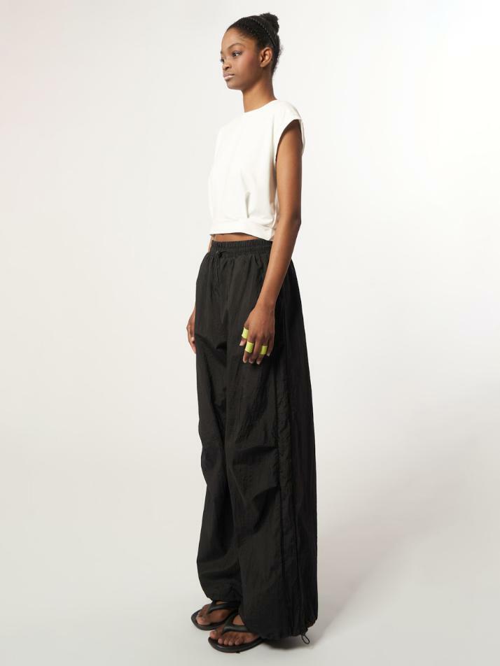 AU61PT06_라이트 와이드 트랙 팬츠_블랙