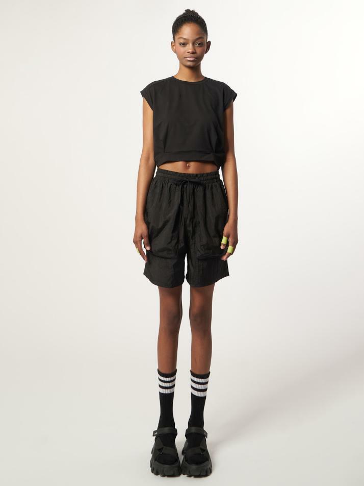 AW61TN01_소프트 크롭 탑_블랙