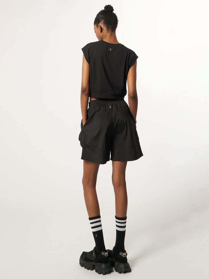 AW61TN01_소프트 크롭 탑_블랙