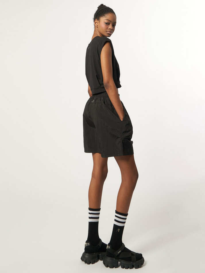 AW61TN01_소프트 크롭 탑_블랙