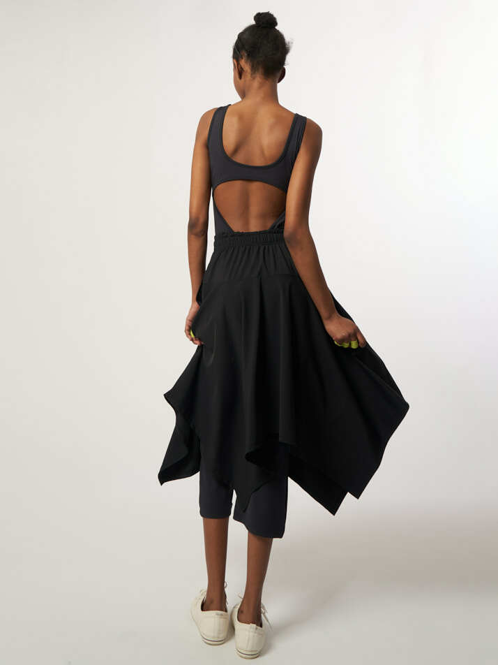 AW61SK03_패널 드레이프 스커트_블랙