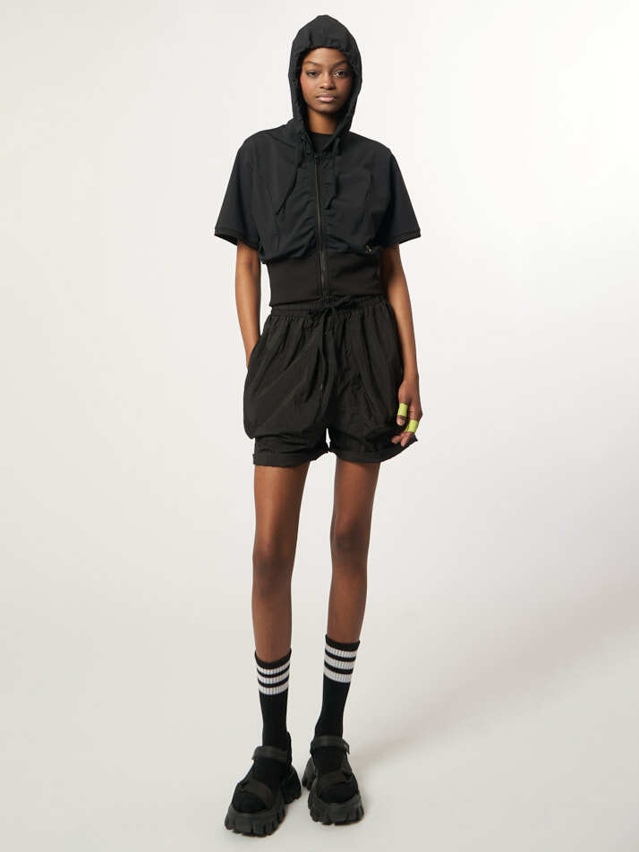 AU61PS05_라이트 볼륨 트랙쇼츠_블랙