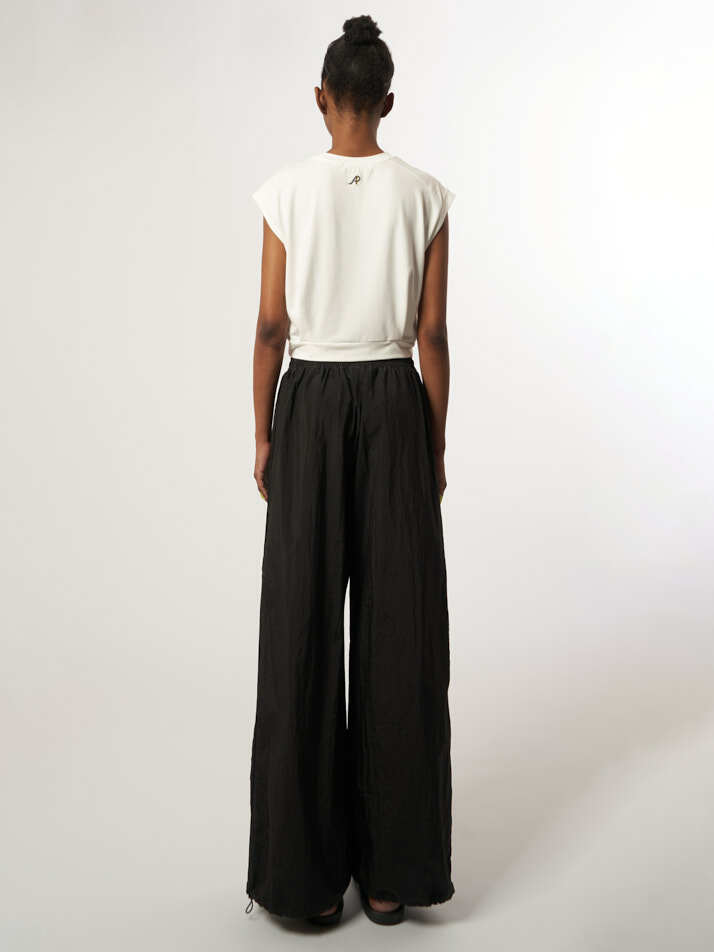 AU61PT06_라이트 와이드 트랙 팬츠_블랙