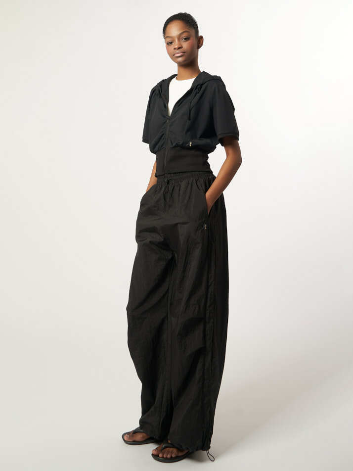 AU61PT06_라이트 와이드 트랙 팬츠_블랙