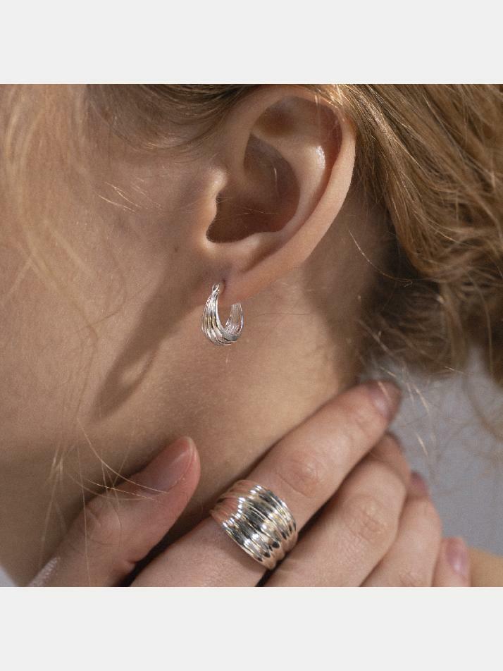 제이누이 플리츠 커브 귀걸이 silver