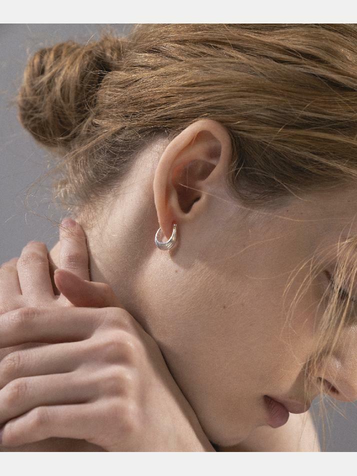 제이누이 플리츠 커브 귀걸이 silver