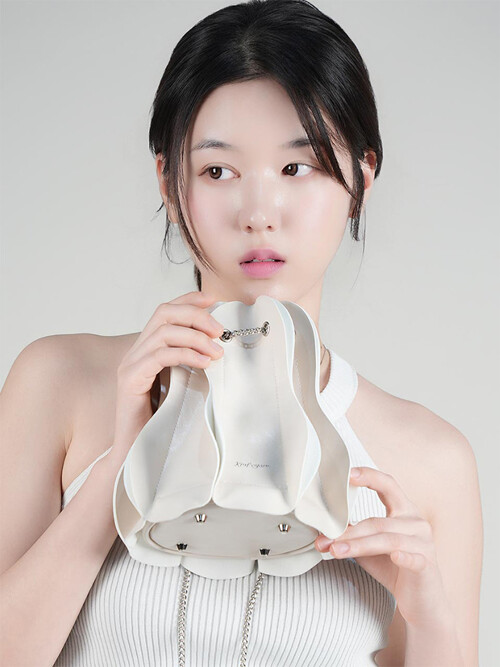 크라프얀 웨이비 체인 미니백 크로스백 밀크폼