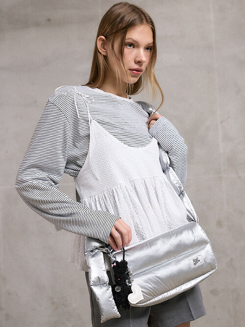 크라프얀 패디드 스몰 크로스백 글로시 실버