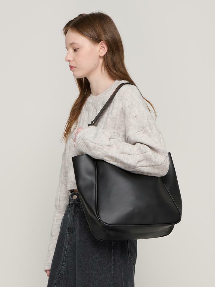 버튼 스트랩 멀멀 숄더백 (블랙)